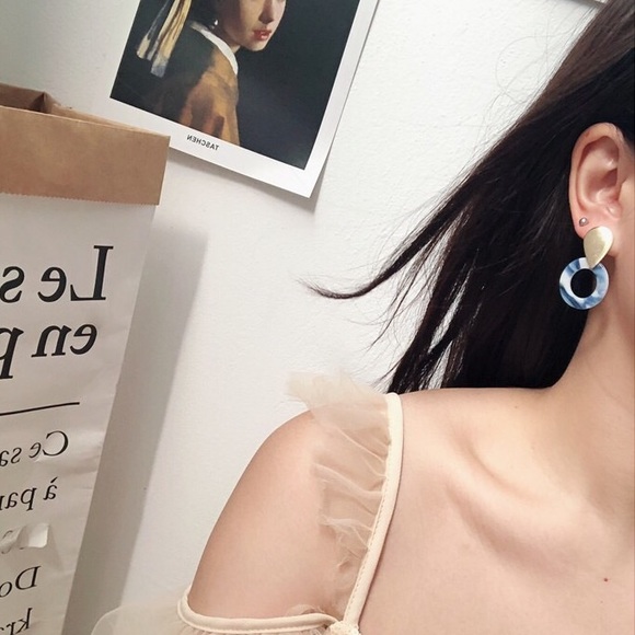 LAST Chic Marble Sky Blue Metal Pendant Earrings - Picture 2 of 4